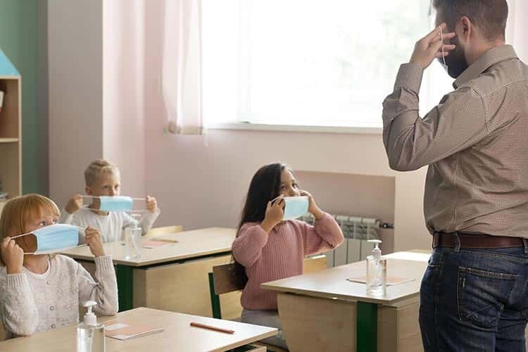 Çocukları Okula Geri Göndermek Güvenli mi? Ebeveynlerin Grip ve COVID-19 Hakkında Bilmesi Gerekenler