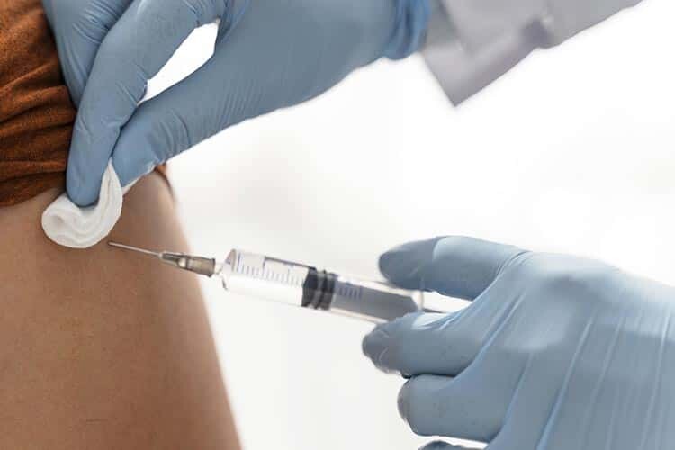Covid-19 Aşısının Yan Etkileri Hakkında Ne Biliyoruz?